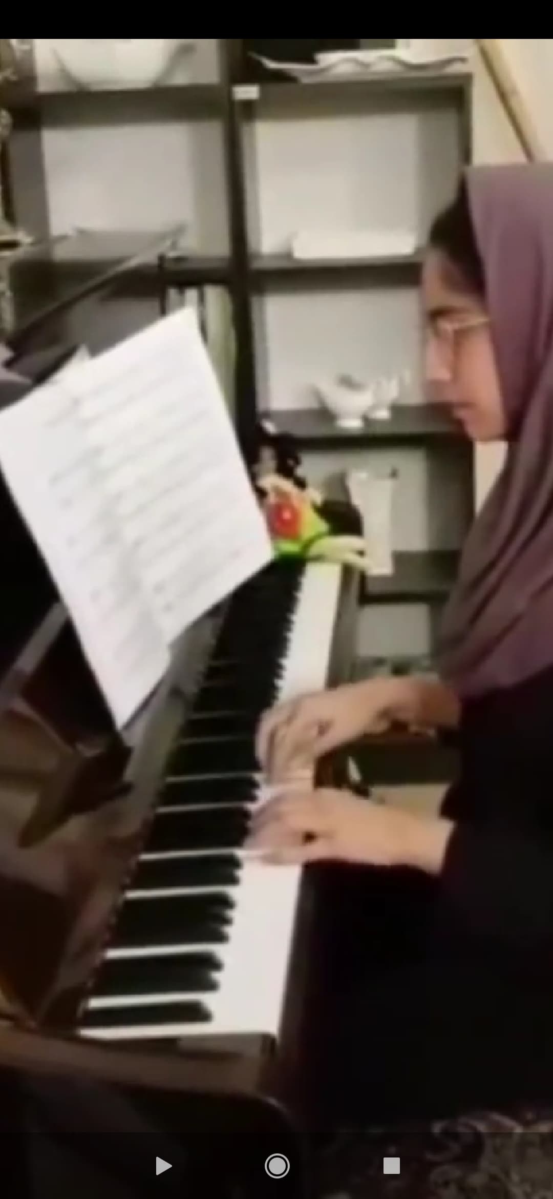 برنامه صبحگاهی با حضور دانش آموزان در محیط مجازی